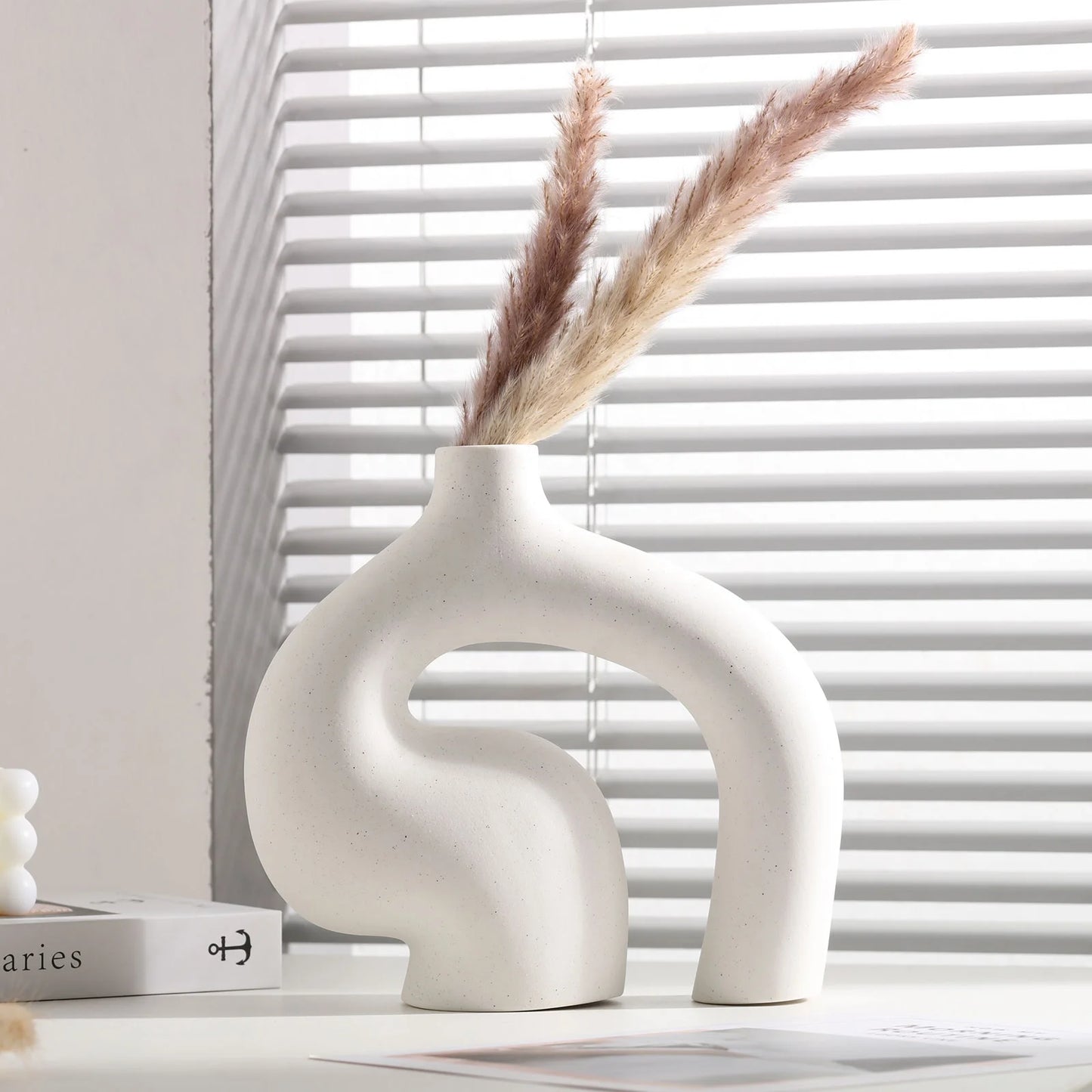 Abstract Hollow Ceramic Vase Decoration Accessories Office Desktop Room Decor Flower Vase for Decor